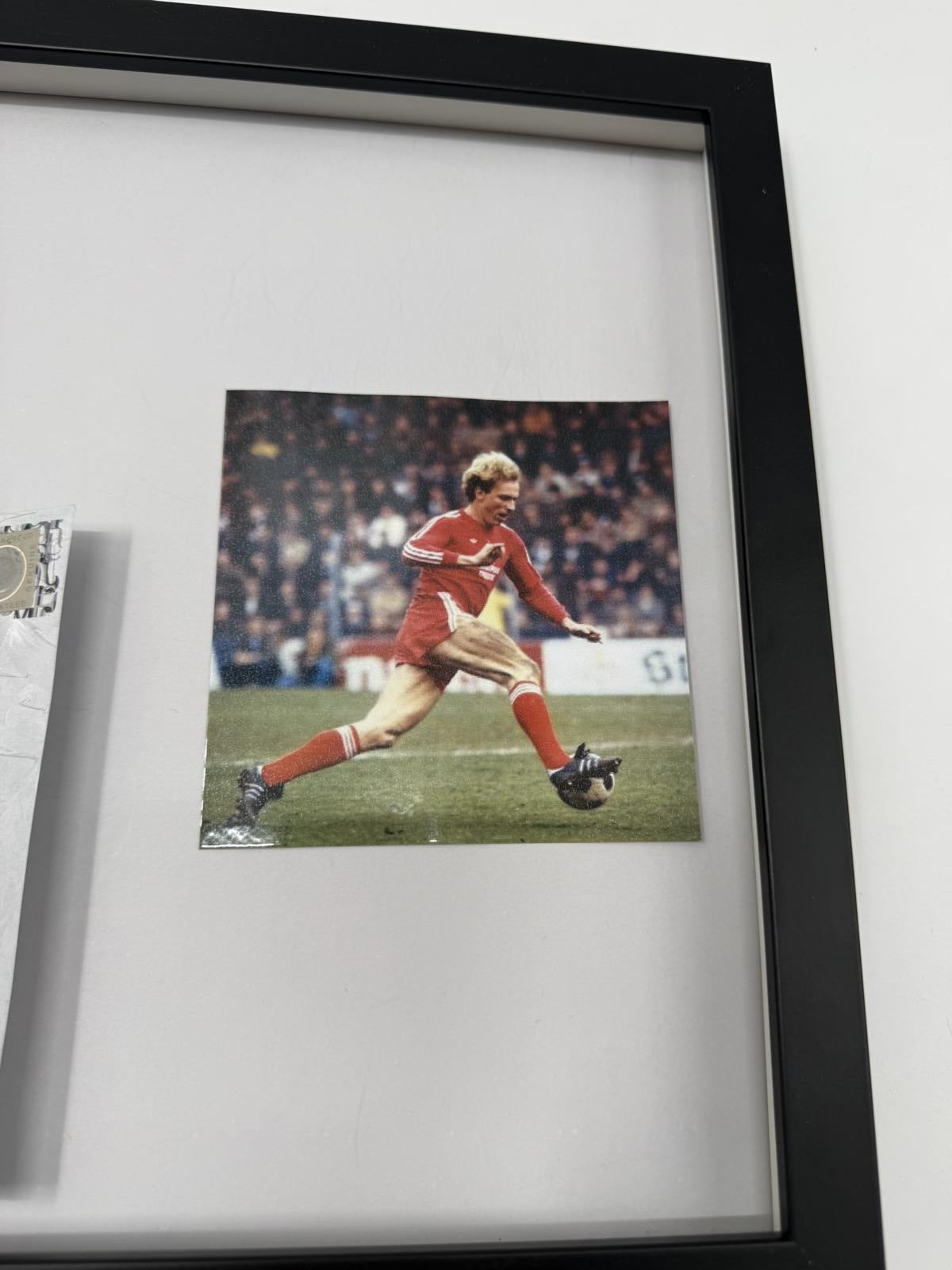 Kapitänsbinde Karl-Heinz Rummenigge signiert im Rahmen Bayern München Autogramm