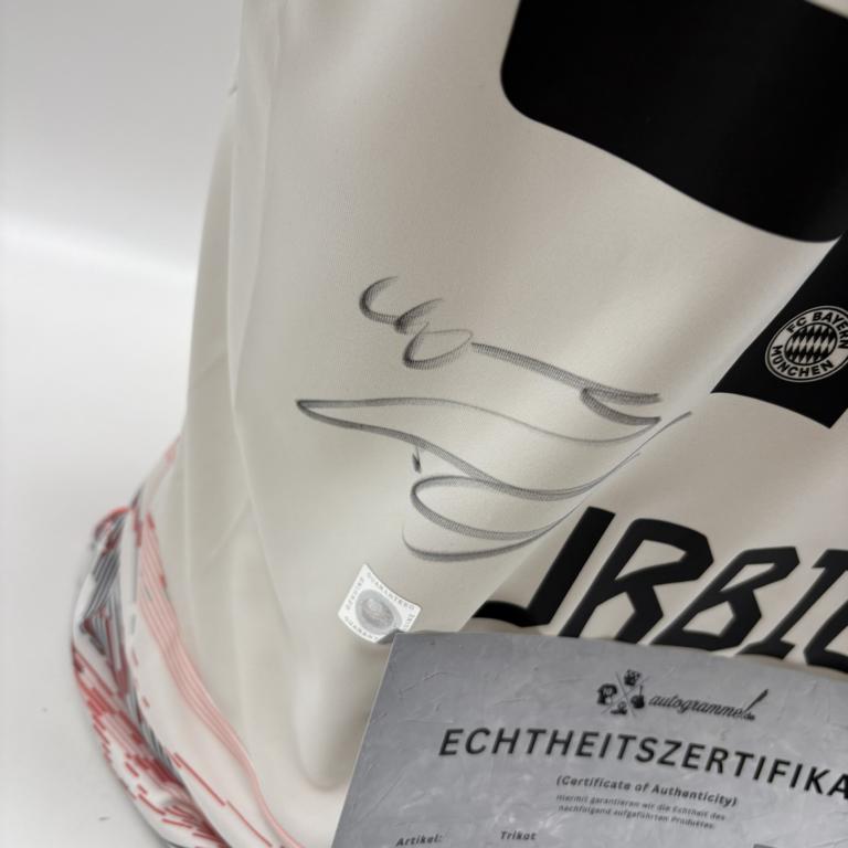 Bayern München Trikot Jonas Urbig signiert Autogramm Adidas COA M