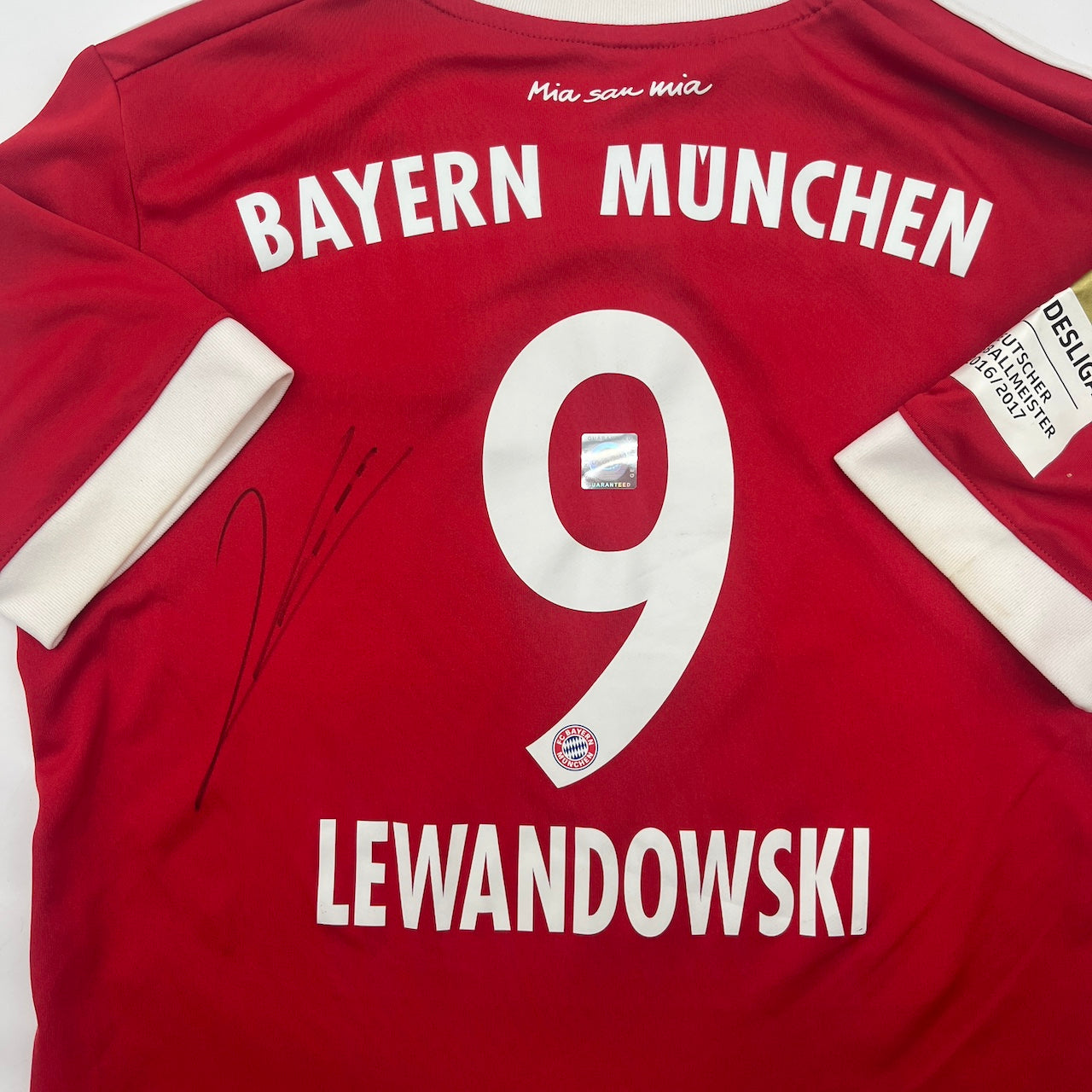 Bayern München Trikot Robert Lewandowski signiert im Rahmen COA Adidas 152