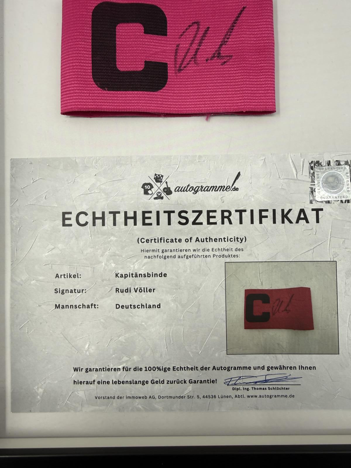Kapitänsbinde Rudi Völler signiert im Rahmen Deutschland Autogramm