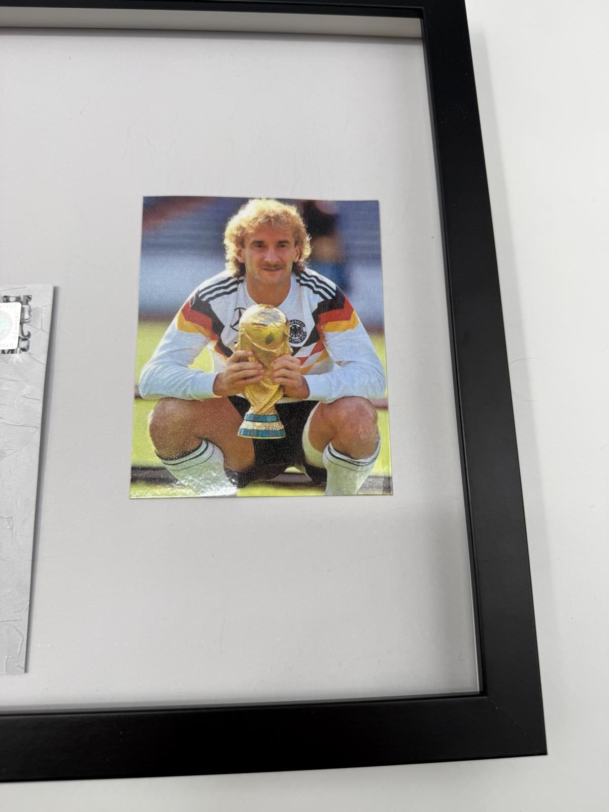 Kapitänsbinde Rudi Völler signiert im Rahmen Deutschland Autogramm