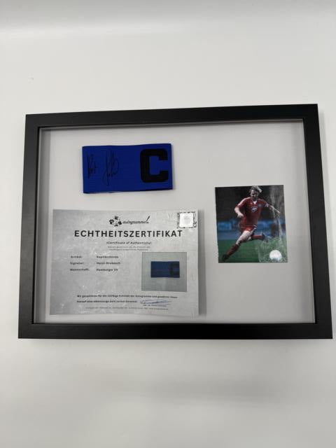 Kapitänsbinde Horst Hrubesch signiert im Rahmen Hamburger SV Autogramm COA