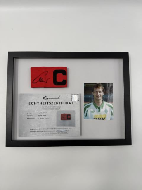Kapitänsbinde Gunnar Sauer signiert im Rahmen Werder Bremen COA Fußball