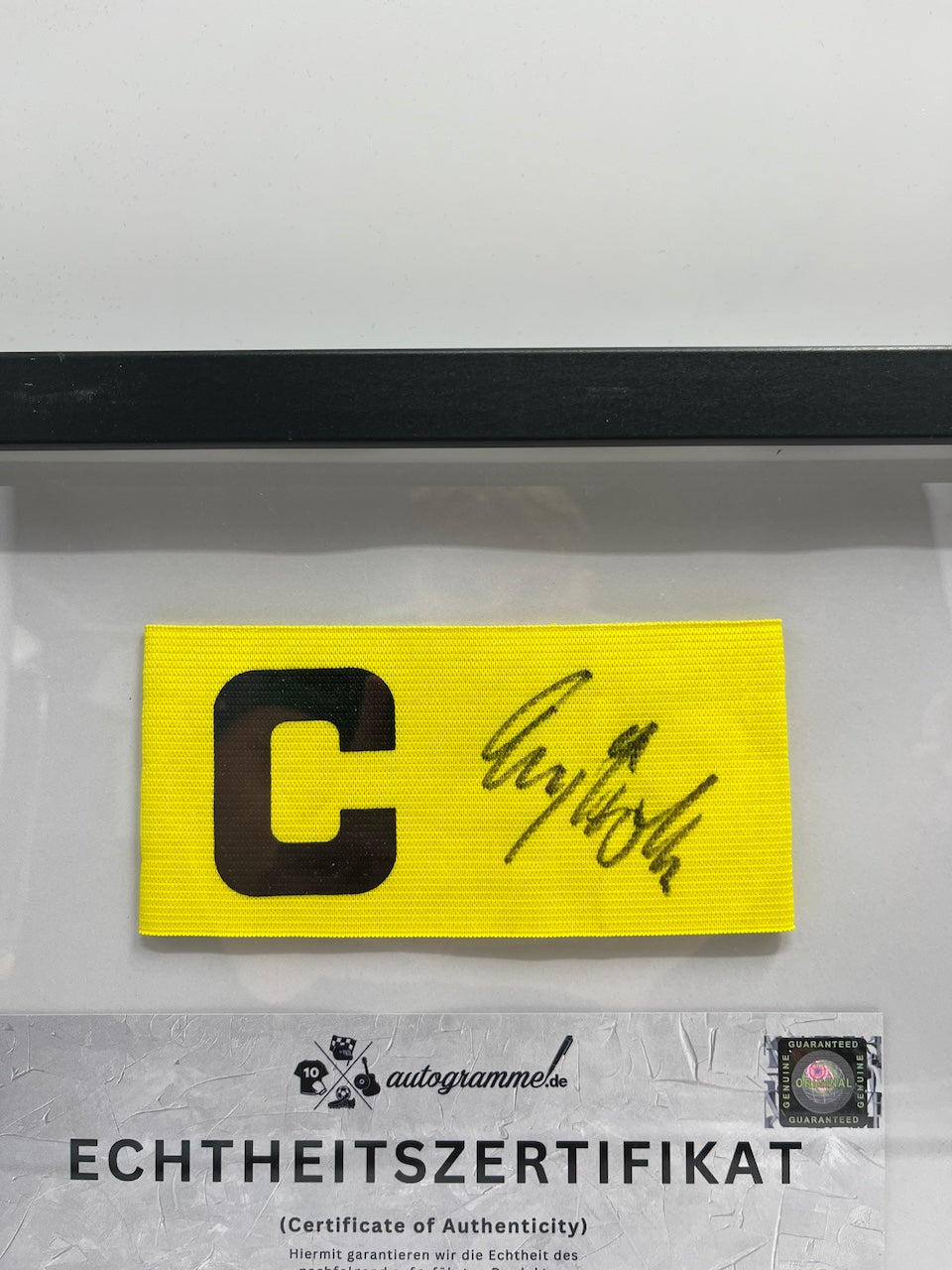 Kapitänsbinde Andreas Möller signiert im Rahmen Borussia Dortmund Autogramm COA