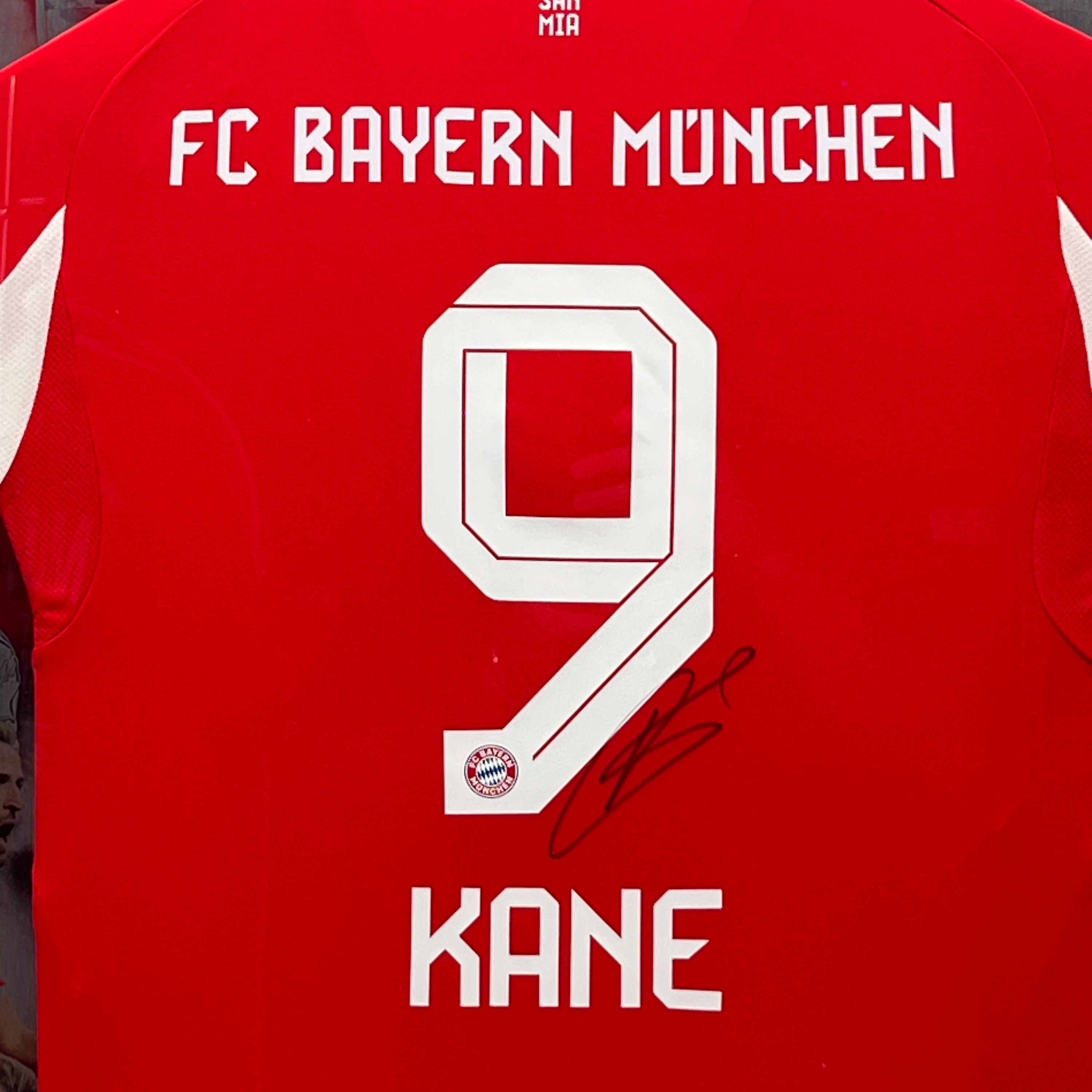 Bayern München Trikot Harry Kane signiert im Nielsen-Rahmen COA Adidas
