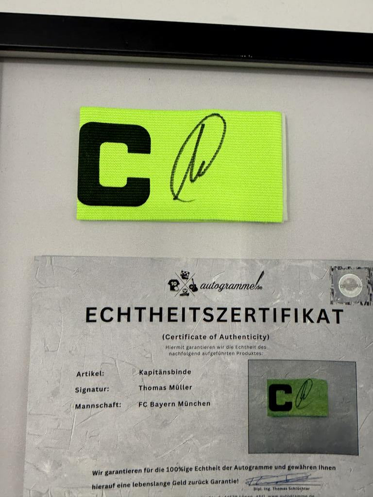 Kapitänsbinde Thomas Müller signiert im Rahmen Bayern München Autogramm COA