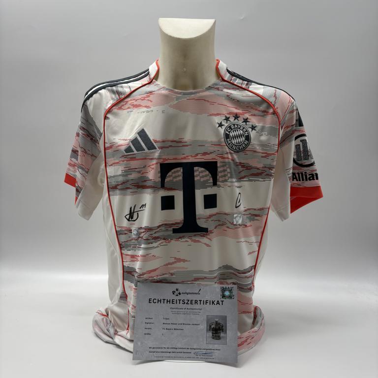 Bayern München signiert Manuel Neuer und Nicolas Jackson Autogramm Adidas COA L