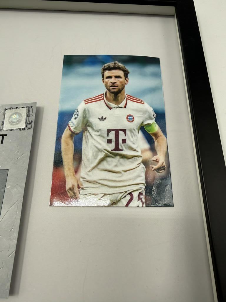Kapitänsbinde Thomas Müller signiert im Rahmen Bayern München Autogramm COA