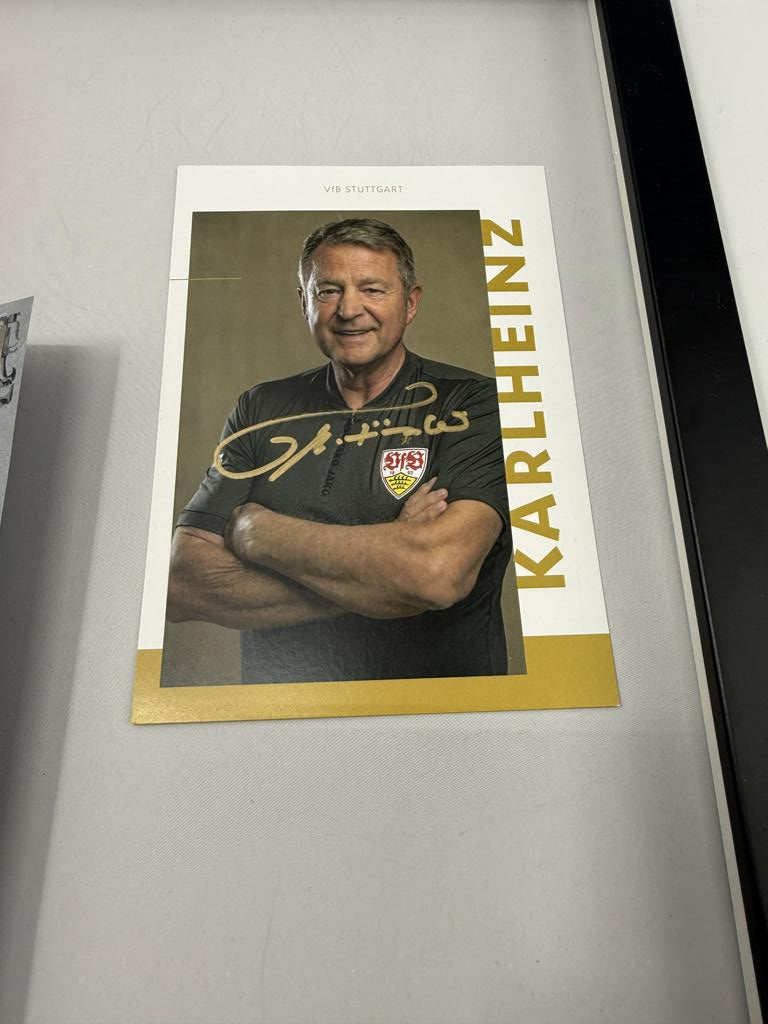 Kapitänsbinde Karlheinz Förster signiert im Rahmen VFB Stuttgart Fußball Autogramm
