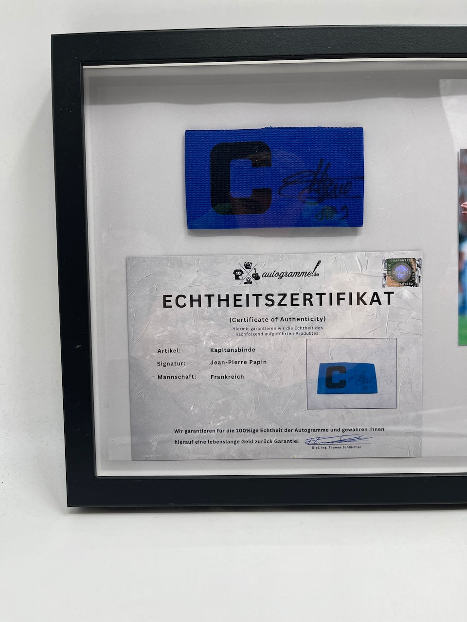 Kapitänsbinde Jean-Pierre Papin signiert im Rahmen Frankreich Autogramm COA