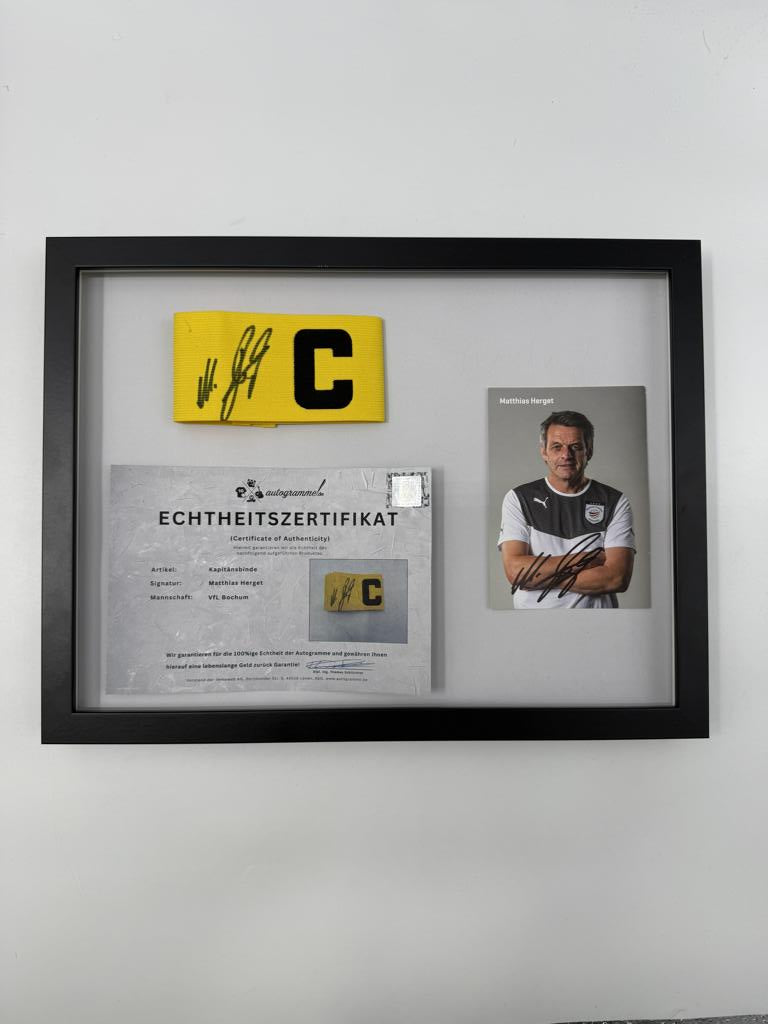 Kapitänsbinde Matthias Herget signiert im Rahmen VFL Bochum COA