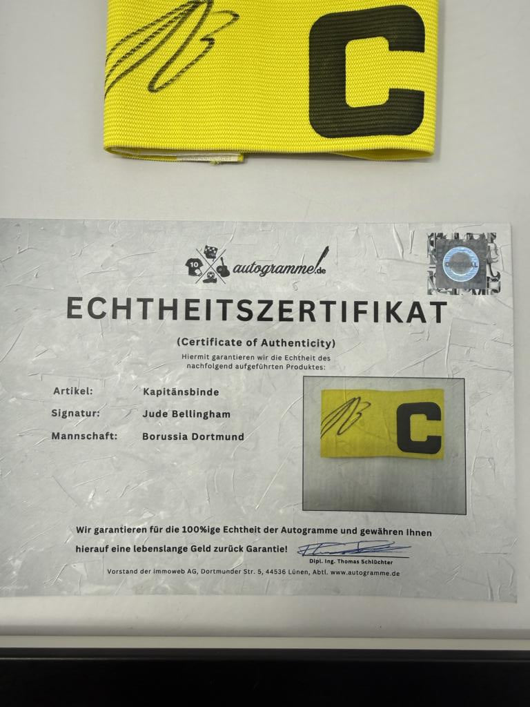 Kapitänsbinde Jude Bellingham signiert im Rahmen Borussia Dortmund COA Autogramm