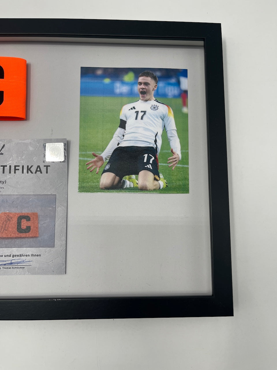 Kapitänsbinde Florian Wirtz signiert im Rahmen DFB Fußball Autogramm COA