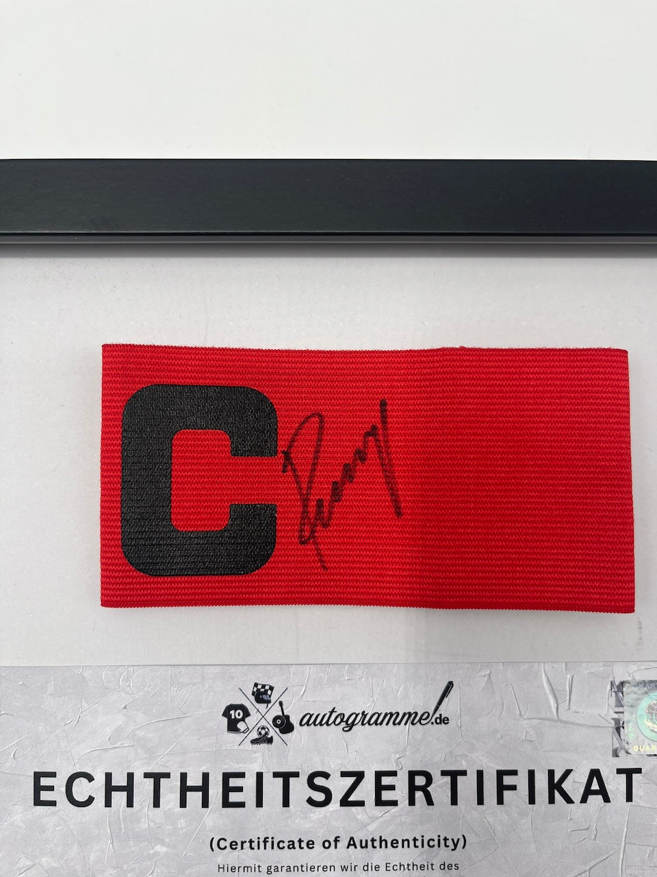 Kapitänsbinde Karl-Heinz Rummenigge signiert im Rahmen DFB Autogramm COA