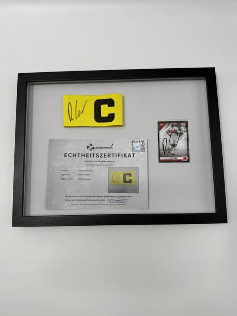 Kapitänsbinde Deniz Undav signiert im Rahmen VFB Stuttgart Fußball Autogramm