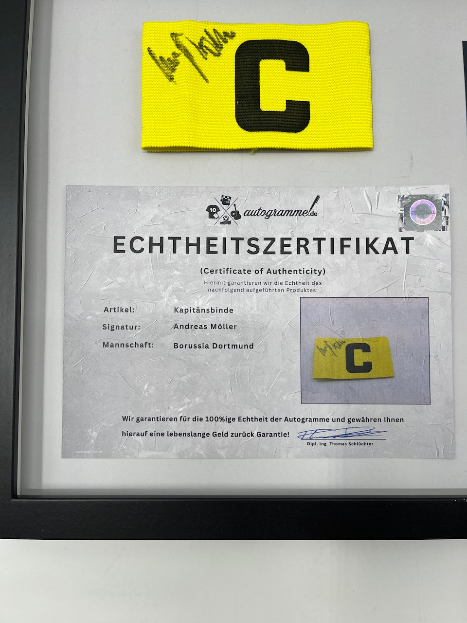 Kapitänsbinde Andreas Möller signiert im Rahmen Borussia Dortmund Autogramm COA