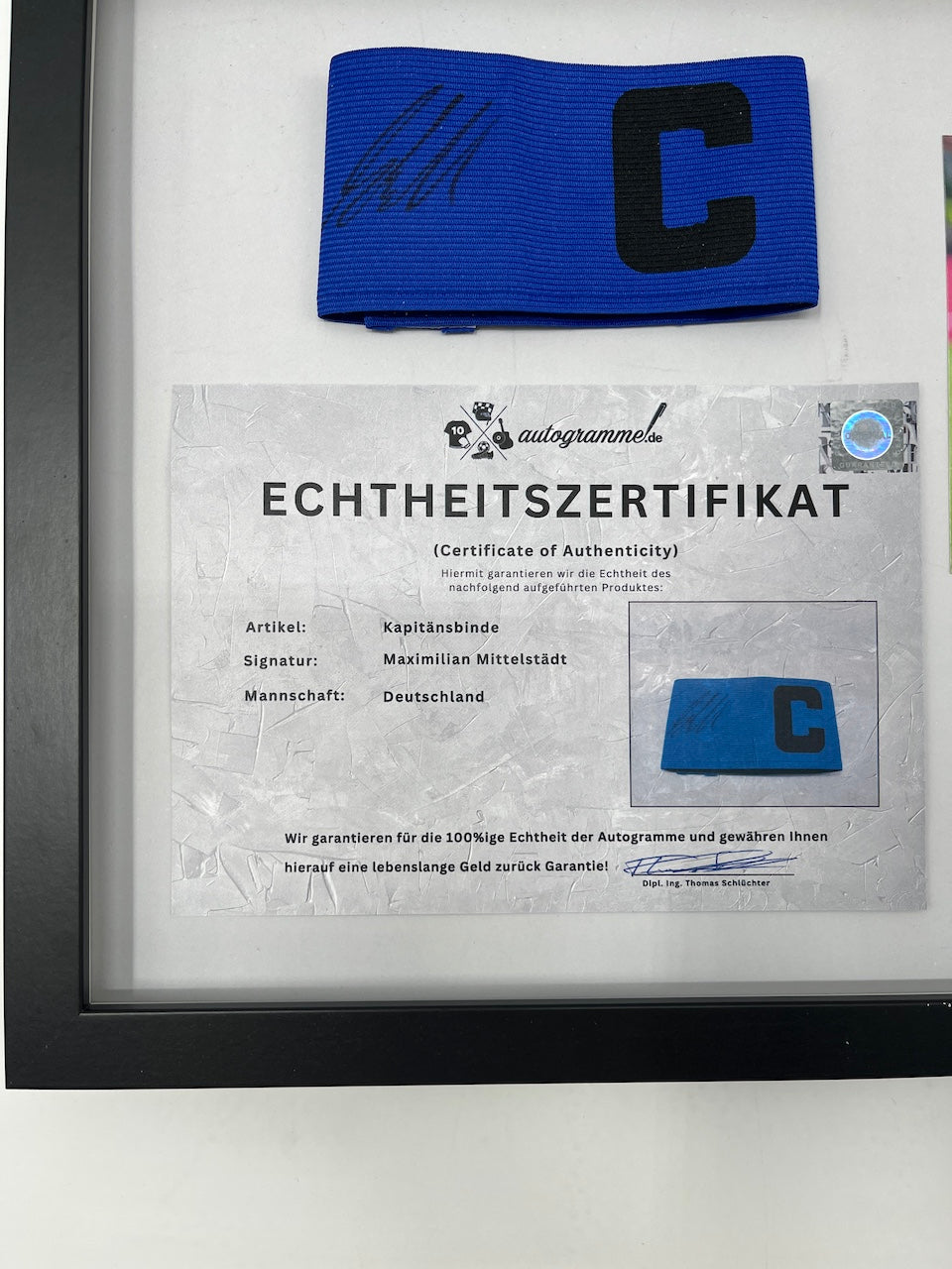 Kapitänsbinde Maximilian Mittelstädt signiert im Rahmen DFB Autogramm COA