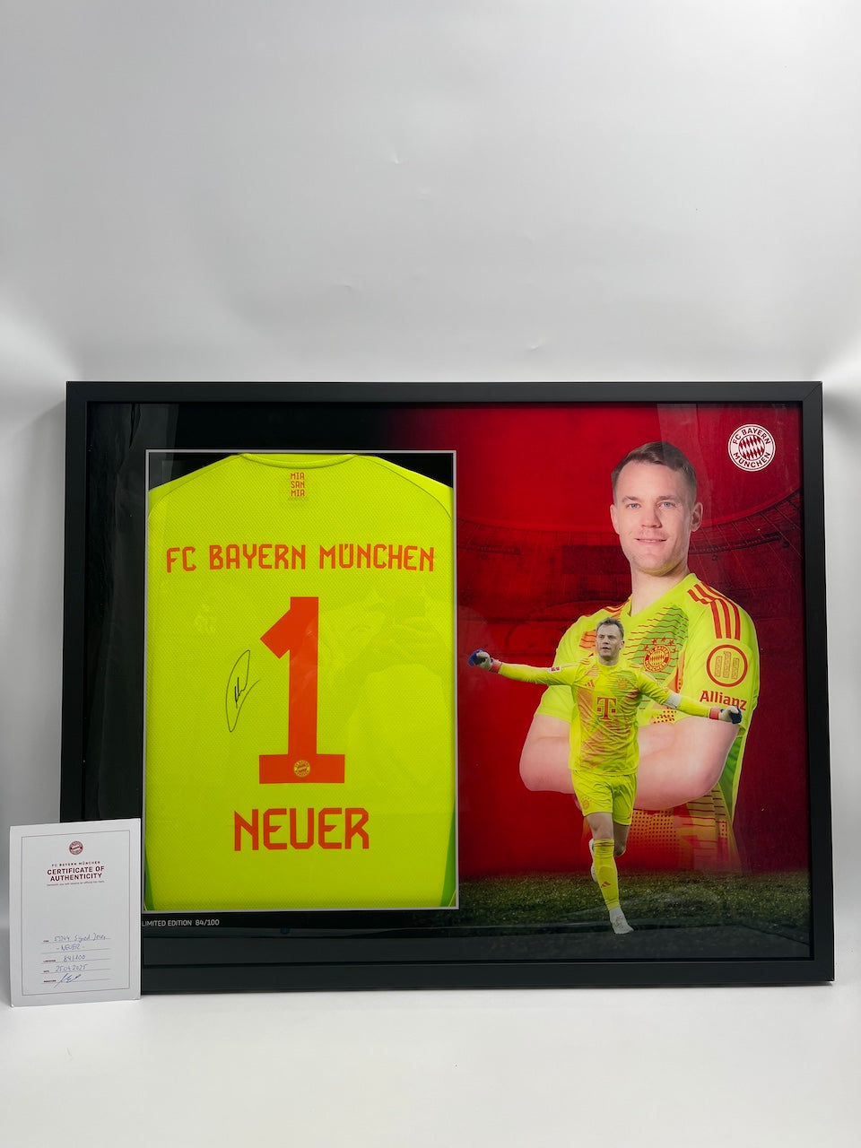 Bayern München Trikot Manuel Neuer signiert im Rahmen COA Adidas
