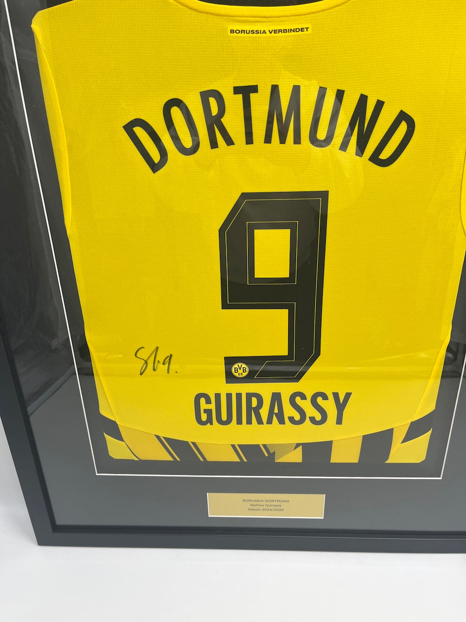 Borussia Dortmund Trikot Serhou Guirassy signiert im Rahmen Puma BVB