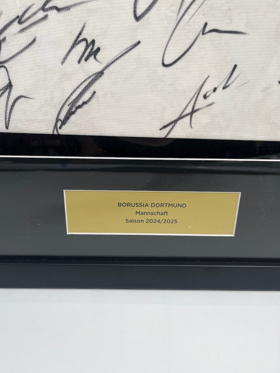 Borussia Dortmund Trikot 2024/2025 Teamsigniert im Rahmen Puma weiße Wiese BVB