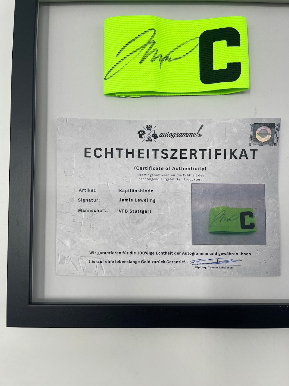 Kapitänsbinde Jamie Leweling signiert im Rahmen VFB Autogramm COA