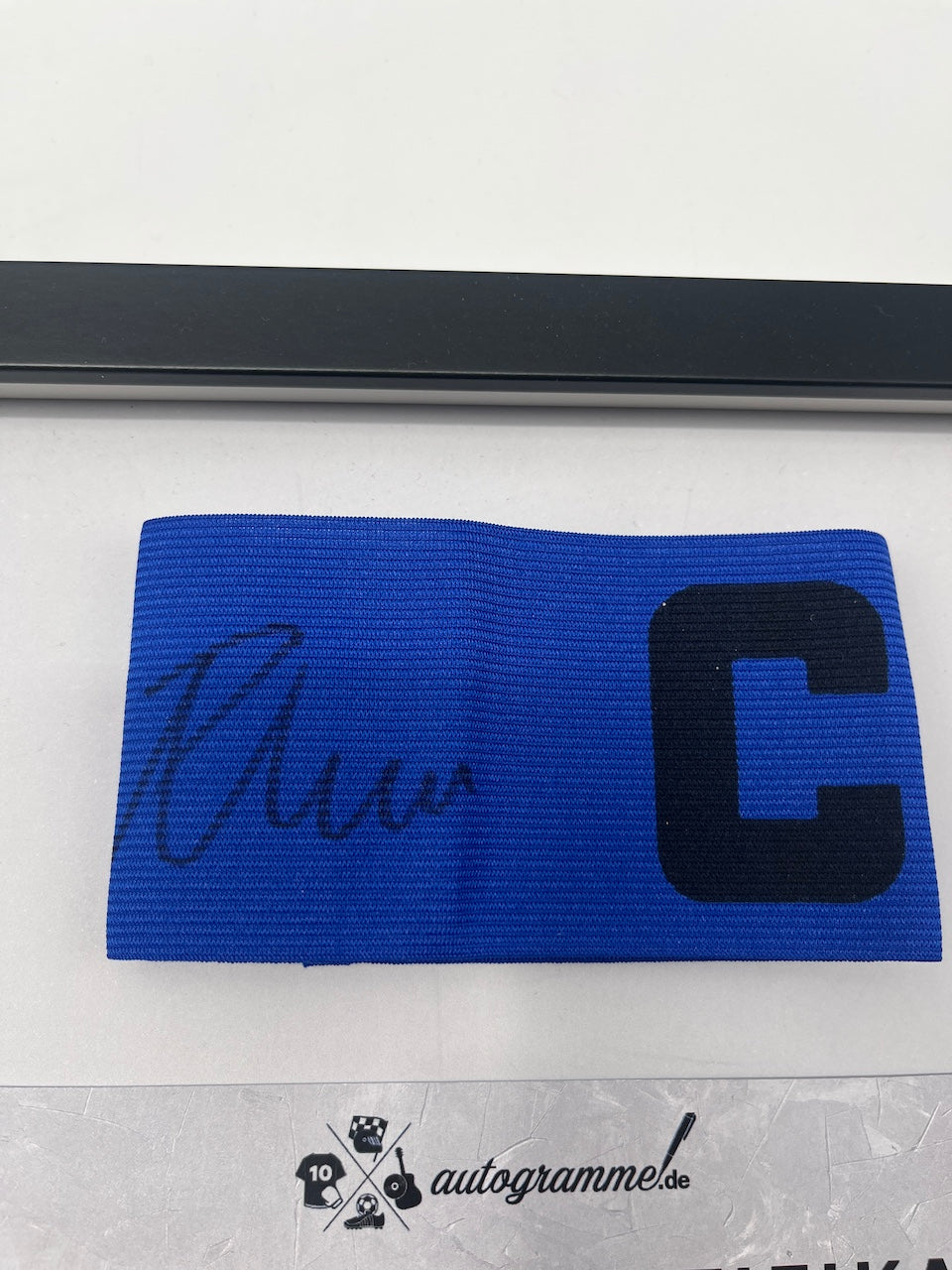 Kapitänsbinde Paul Wanner signiert im Rahmen Heidenheim Autogramm COA