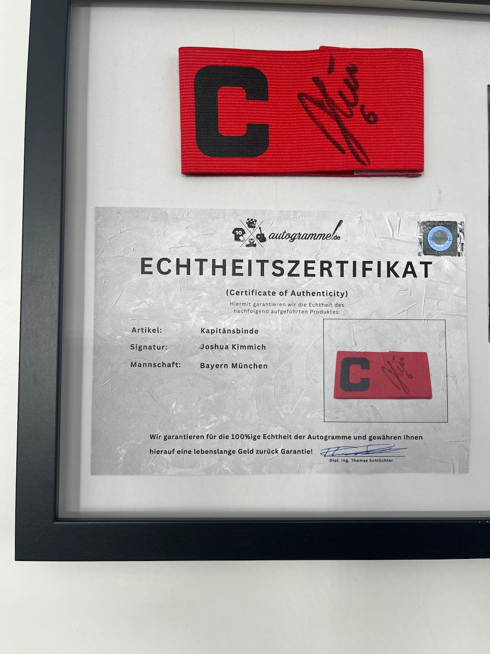 Kapitänsbinde Joshua Kimmich signiert im Rahmen Bayern München Autogramm COA