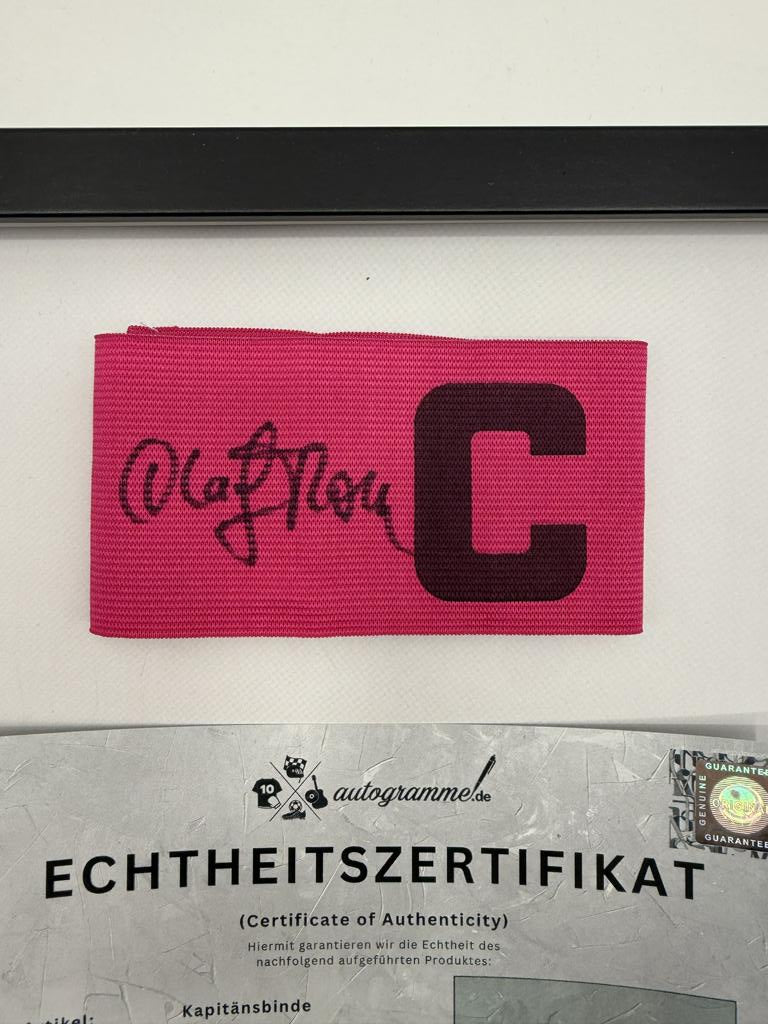 Kapitänsbinde Olaf Thon signiert im Rahmen Schalke 04 COA