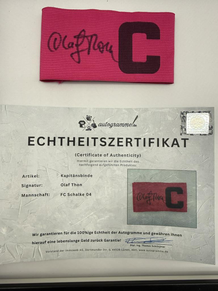 Kapitänsbinde Olaf Thon signiert im Rahmen Schalke 04 COA