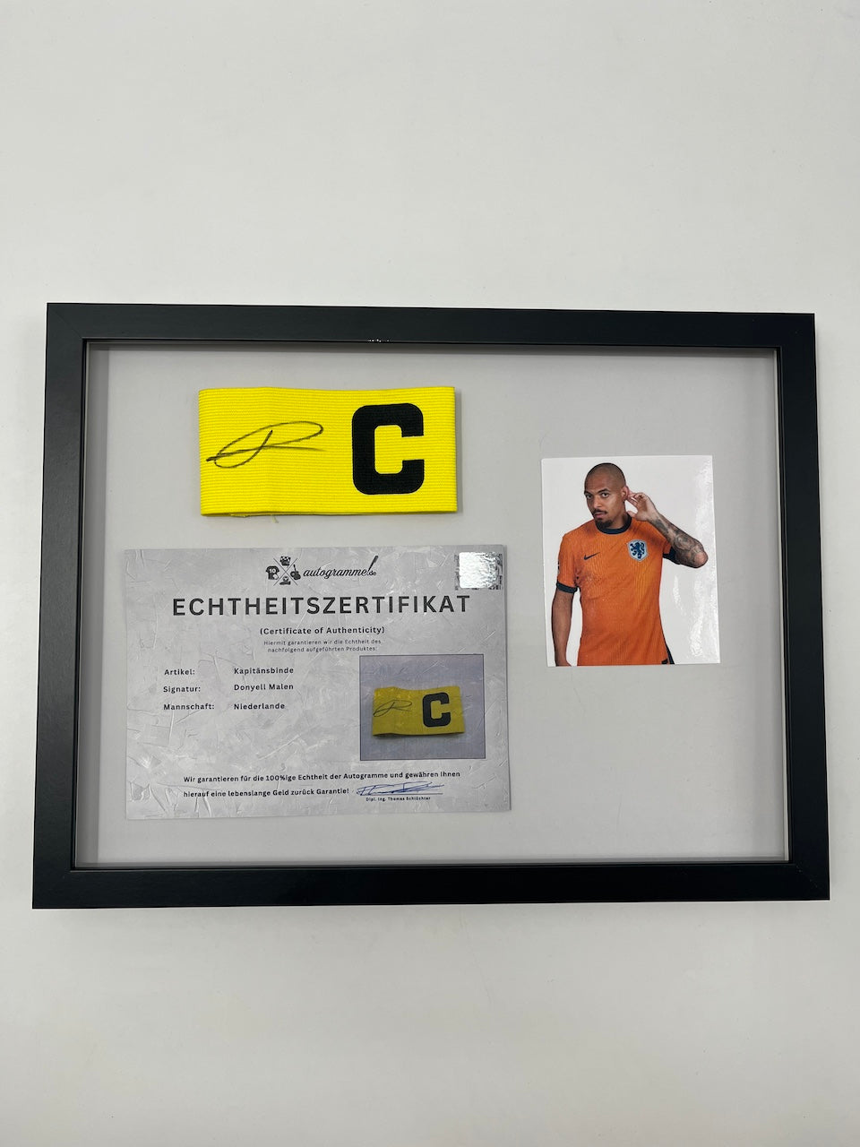 Captain's armband Donyell Malen signed in frame Netherlands Autograph COA