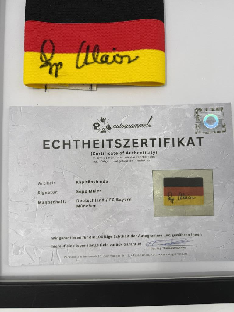 Kapitänsbinde Sepp Maier signiert im Rahmen Bayern München Fußball COA