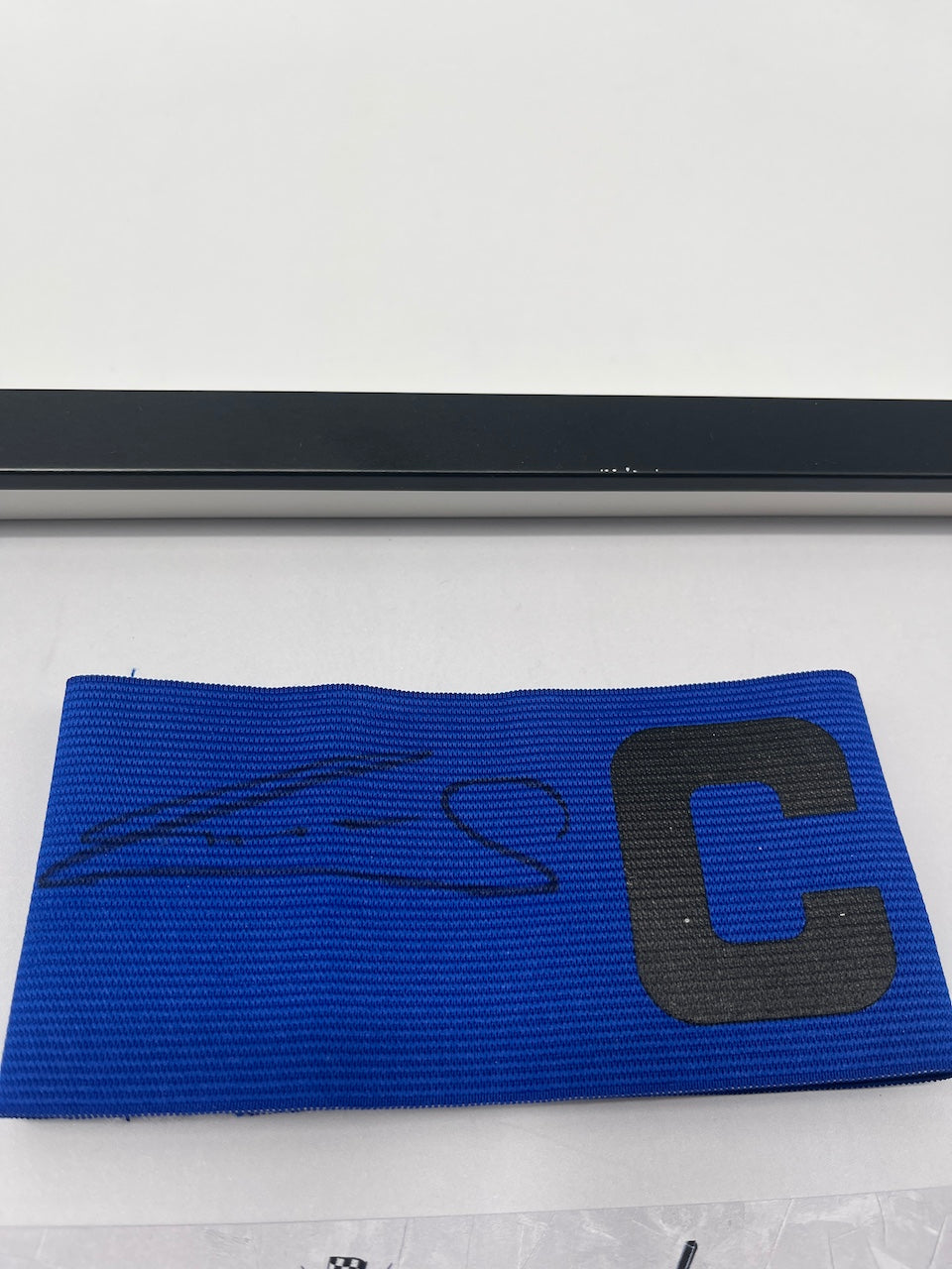 Kapitänsbinde Leroy Sane signiert im Rahmen Bayern München Autogramm