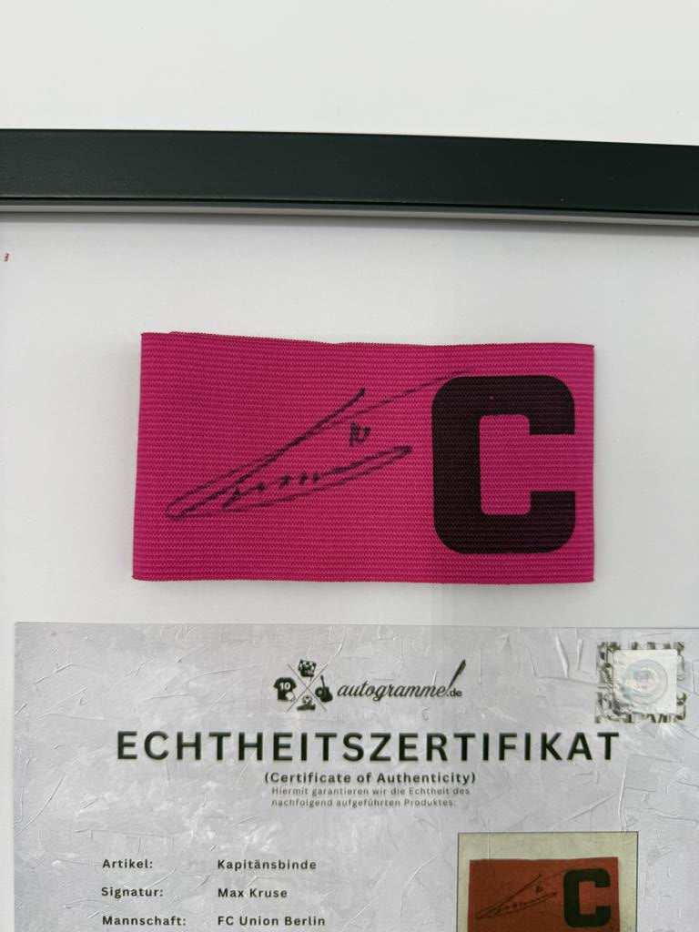 Kapitänsbinde Max Kruse signiert im Rahmen Union Berlin COA