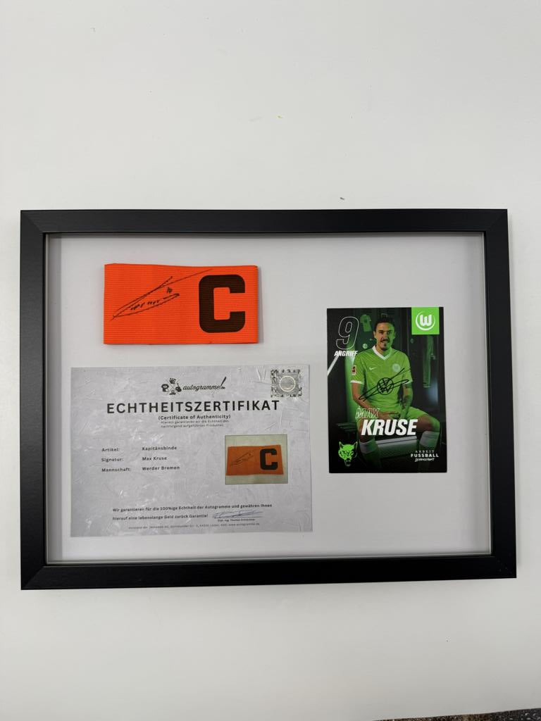 Kapitänsbinde Max Kruse signiert im Rahmen Werder Bremen COA