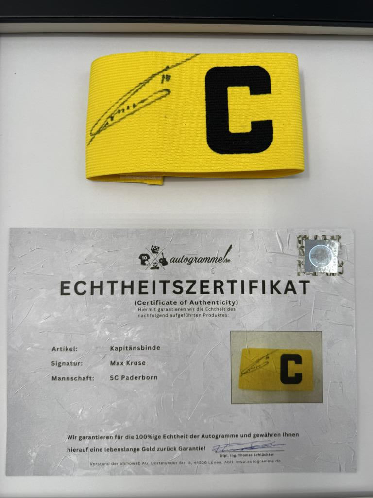 Kapitänsbinde Max Kruse signiert im Rahmen SC Paderborn COA