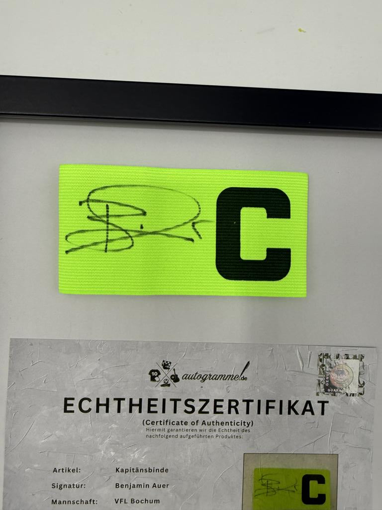 Kapitänsbinde Benjamin Auer signiert im Rahmen VFL Bochum COA