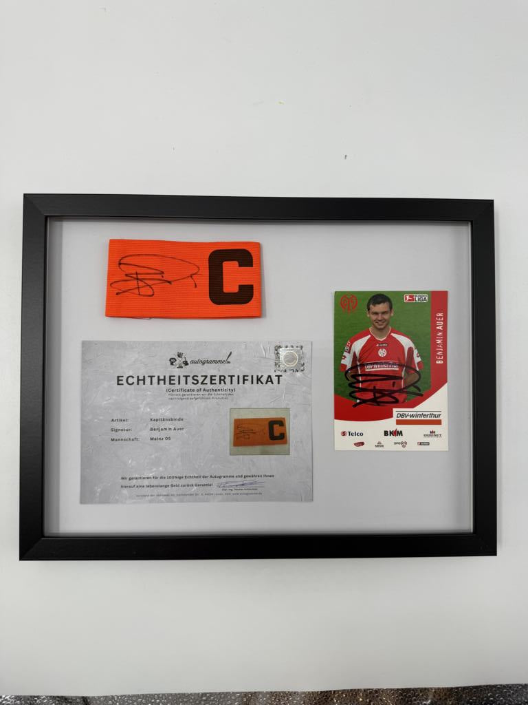 Kapitänsbinde Benjamin Auer signiert im Rahmen Mainz 05 COA