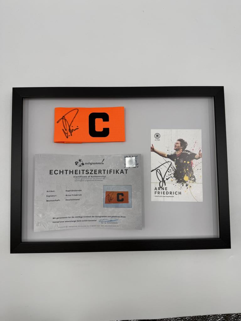 Kapitänsbinde Arne Friedrich signiert im Rahmen Deutschland COA