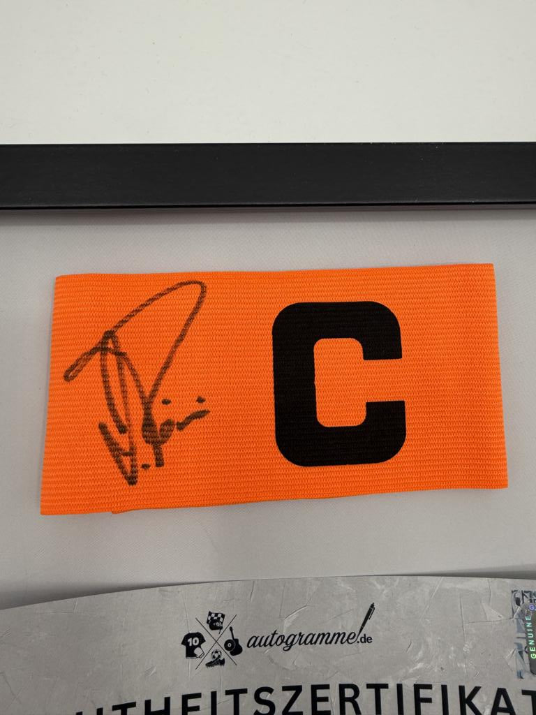 Kapitänsbinde Arne Friedrich signiert im Rahmen Deutschland COA