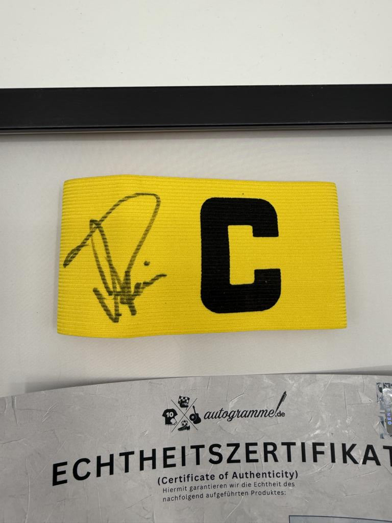 Kapitänsbinde Arne Friedrich signiert im Rahmen Deutschland COA