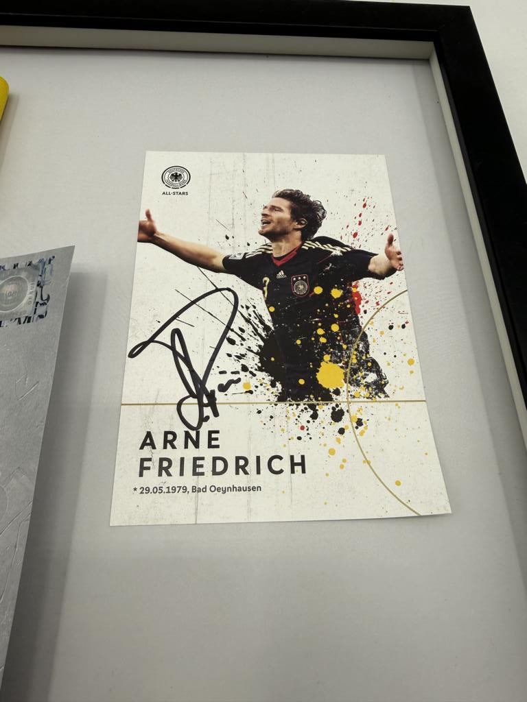 Kapitänsbinde Arne Friedrich signiert im Rahmen Deutschland COA