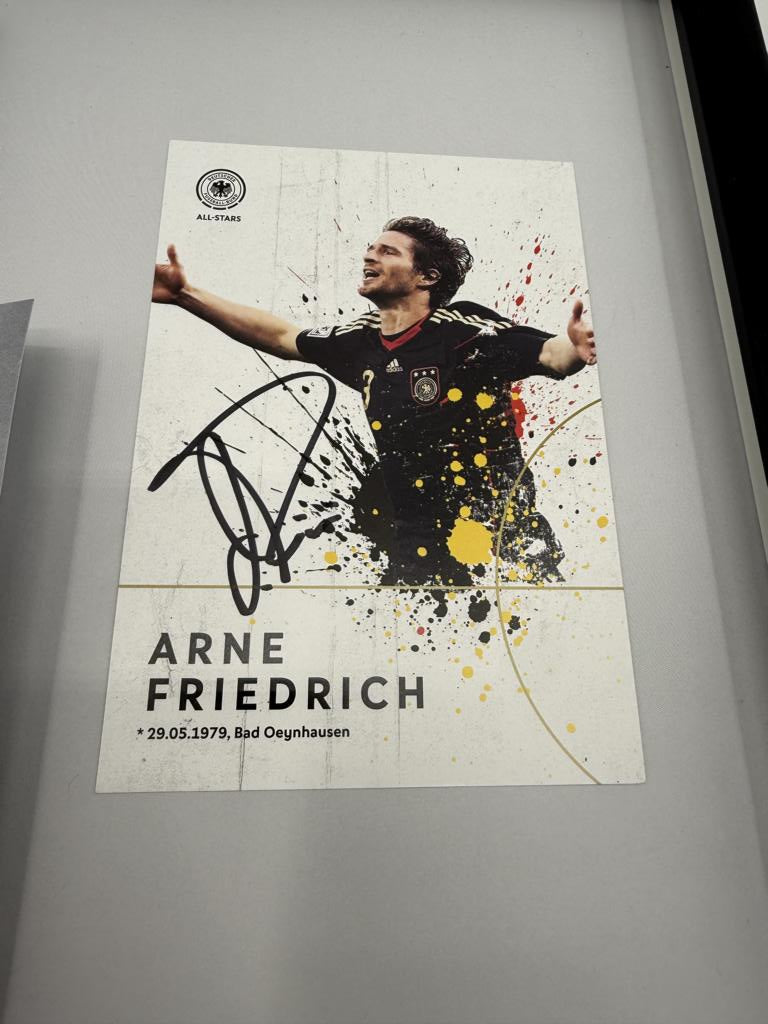 Kapitänsbinde Arne Friedrich signiert im Rahmen Deutschland COA