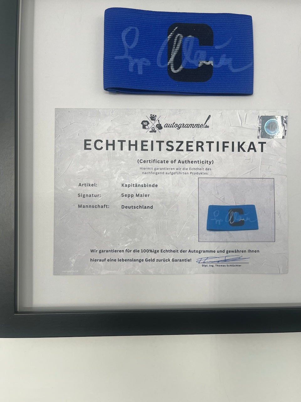 Kapitänsbinde Sepp Maier signiert im Rahmen DFB Fußball Autogramm