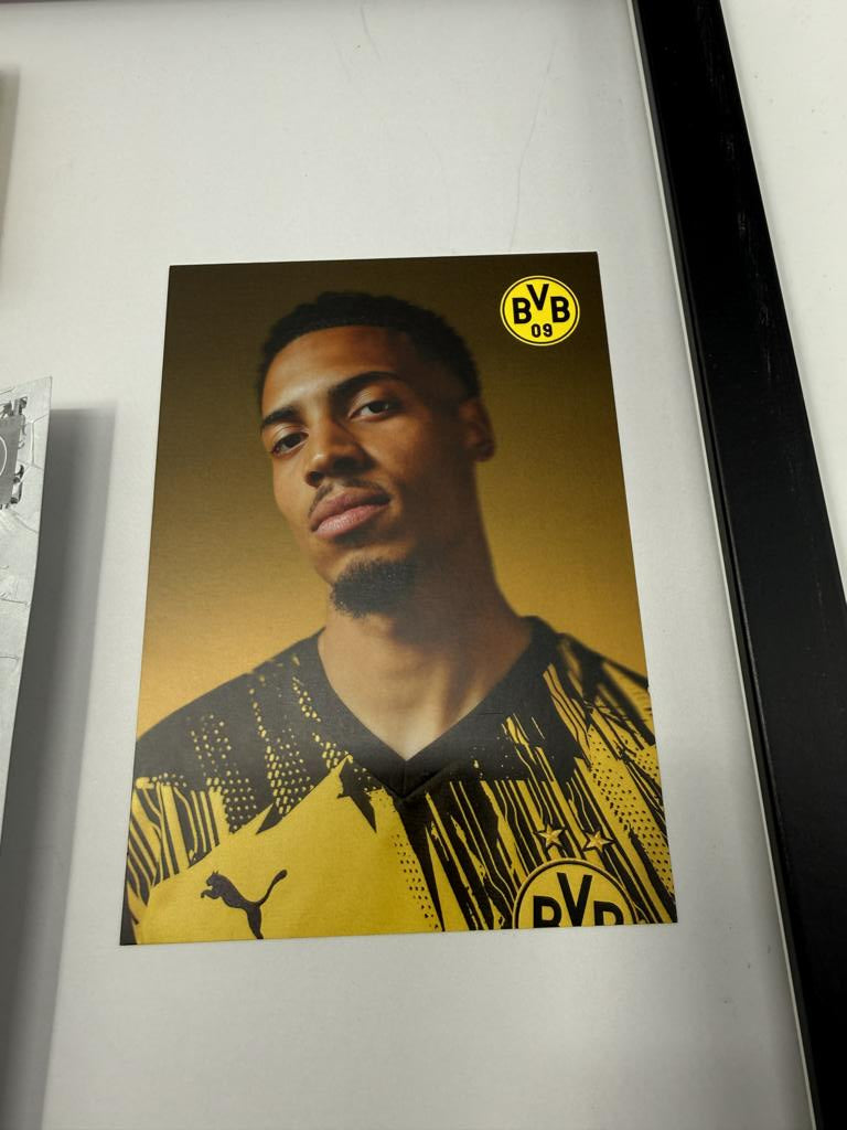 Kapitänsbinde Felix Nmecha signiert im Rahmen Borussia Dortmund COA