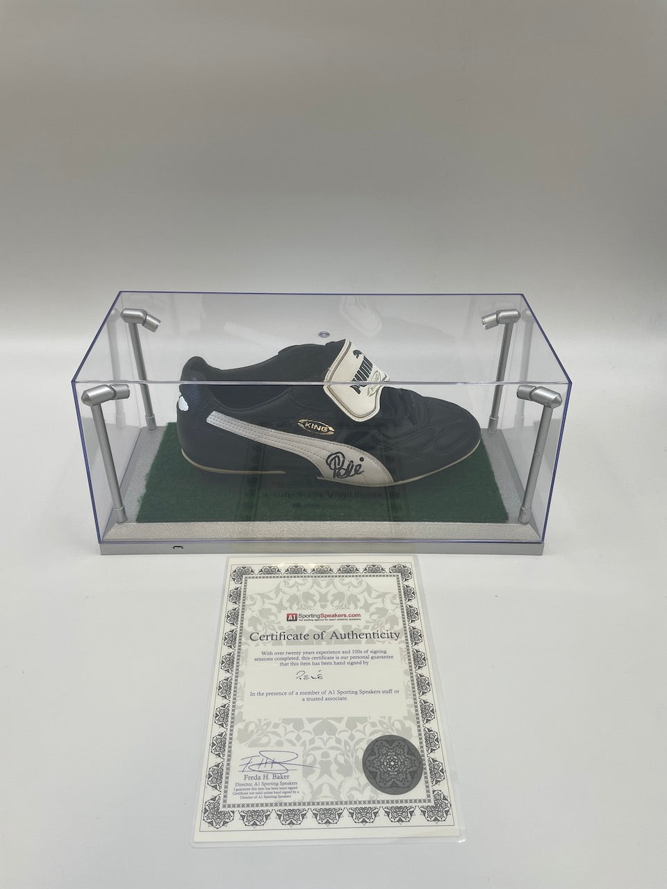 Football shoe Pele signed lighting Brazil world champion Puma Selecao Coa