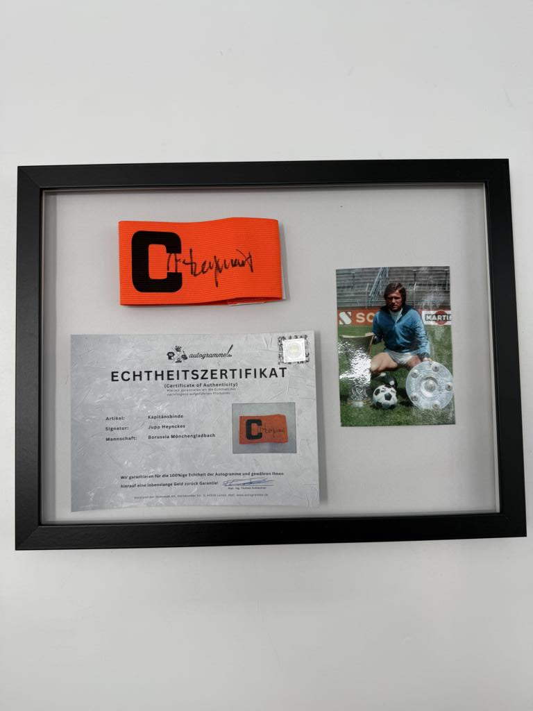 Kapitänsbinde Jupp Heynckes signiert im Rahmen Borussia Mönchengladbach Autogramm