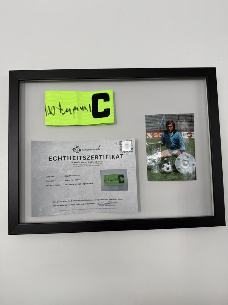 Kapitänsbinde Jupp Heynckes signiert im Rahmen Borussia Mönchengladbach Autogramm