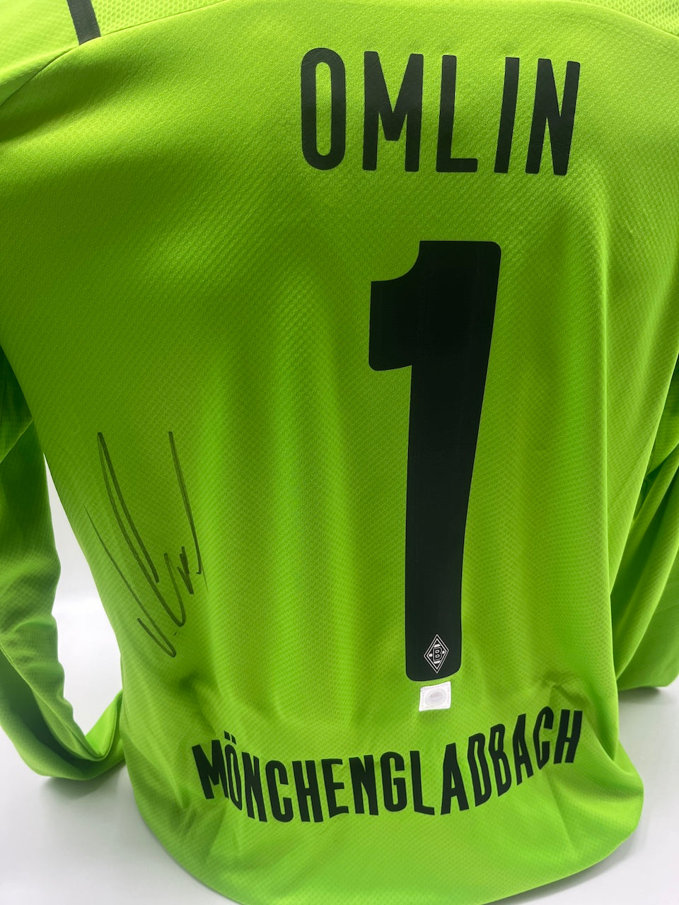 Borussia Mönchengladbach jersey signed by Jonas Omlin, autographed by Puma L