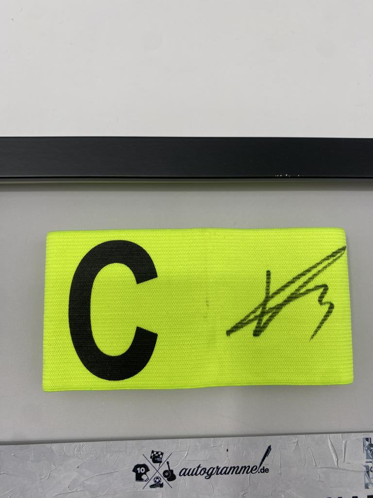 Kapitänsbinde Xavi Simons signiert im Rahmen RB Leipzig Autogramm