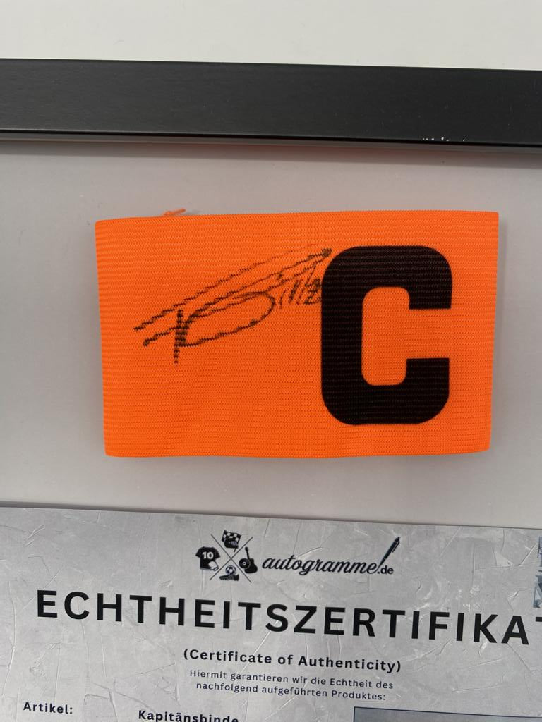 Kapitänsbinde Florian Wirtz signiert im Rahmen Deutschland Fußball Autogramm
